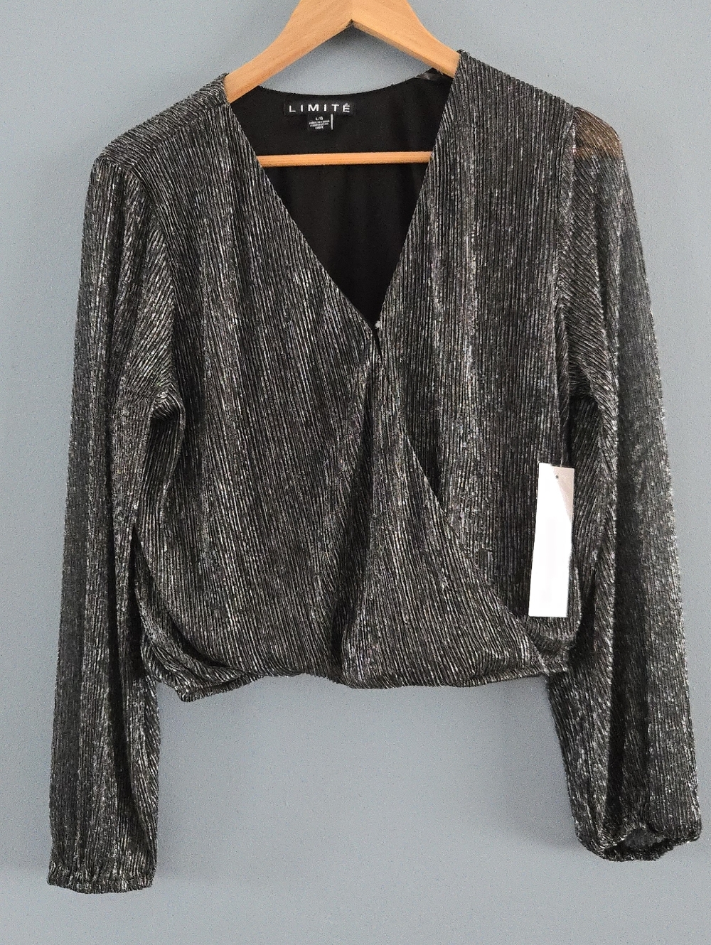 NWT Black and Silver Shimmer Crop Long Sleeve Blouse Lg